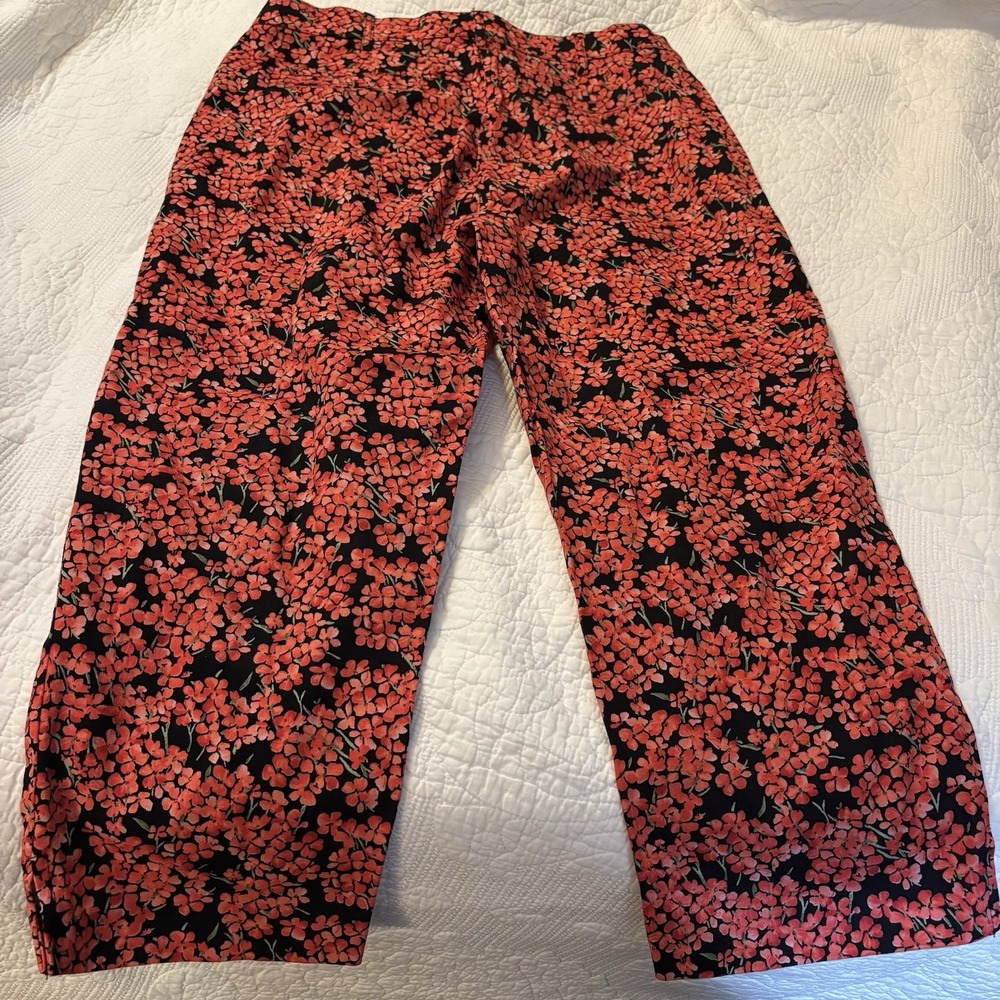 Women's Counterparts Capri Pants Size 10 Bold Red Floral‎ Print  Front Pockets